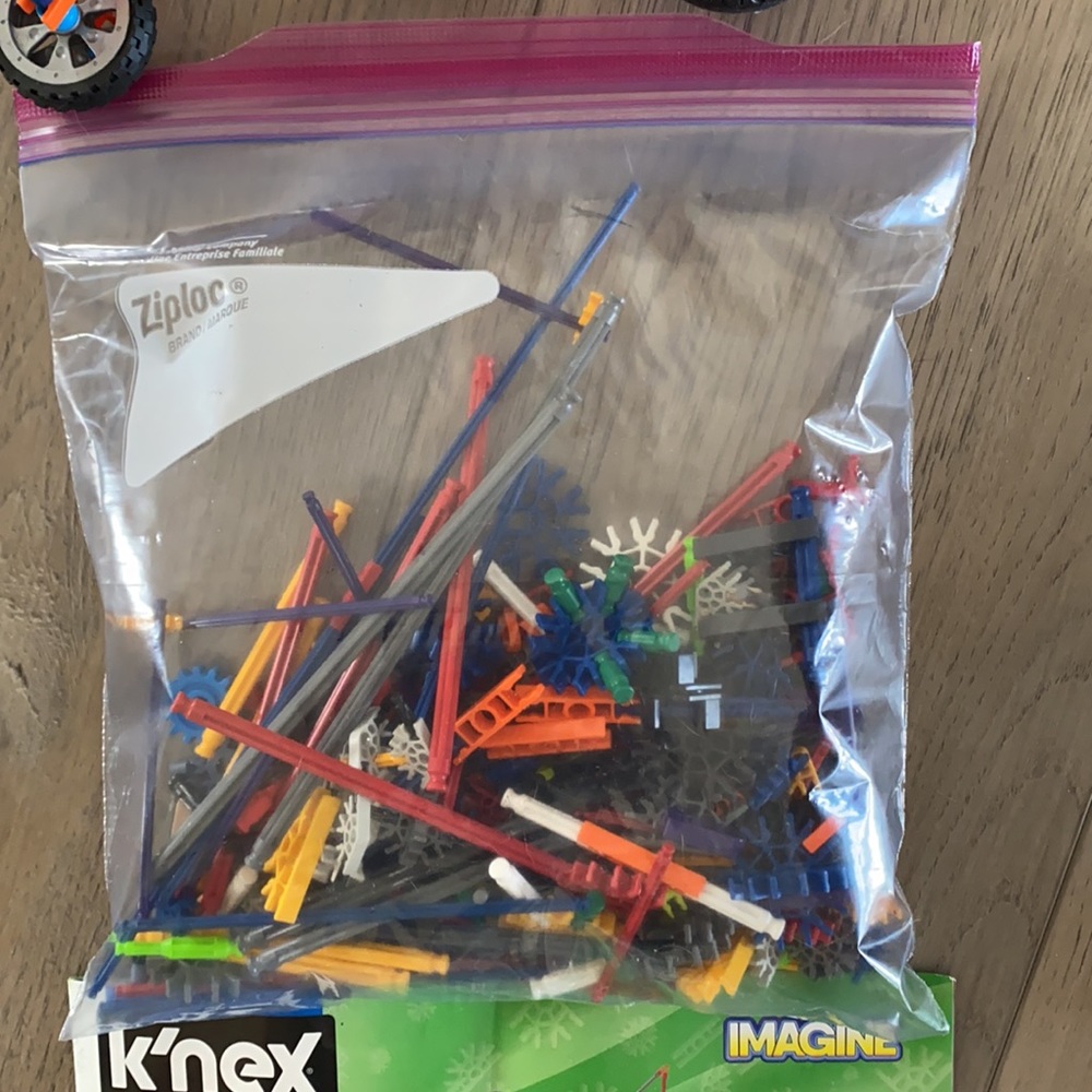 K’nex Builder Basic Building Set - Picture 3 of 4